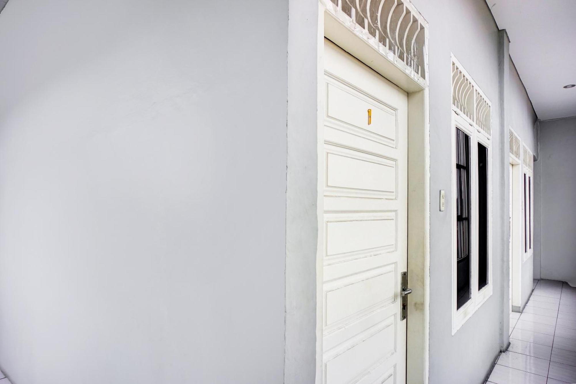 Oyo 93071 Home Stay Kembar Syariah Binjai Εξωτερικό φωτογραφία